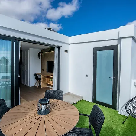 Апартаменты Lea Modern Attic Escape With Peaceful Terrace Санта-Крус-де-Тенерифе