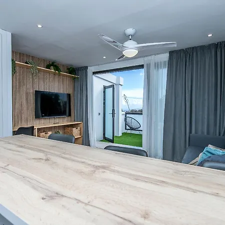 Lea Modern Attic Escape With Peaceful Terrace Апартаменты Санта-Крус-де-Тенерифе