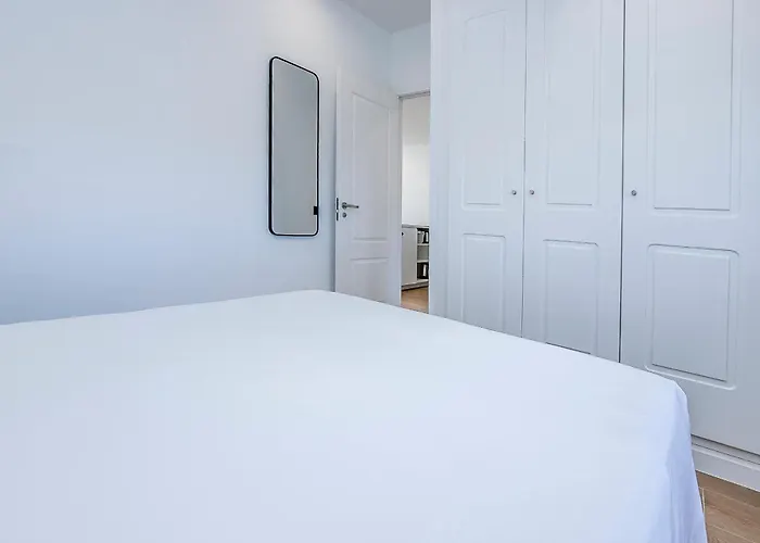 Lea Modern Attic Escape With Peaceful Terrace 公寓 *