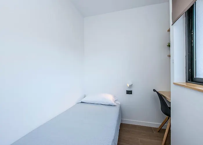 公寓 Lea Modern Attic Escape With Peaceful Terrace